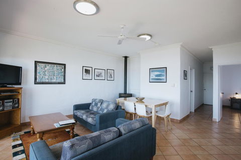 Canal Rocks Beachfront Apartments - Tourism Brisbane 9