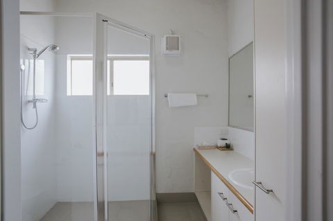 Canal Rocks Beachfront Apartments - Tourism Brisbane 39