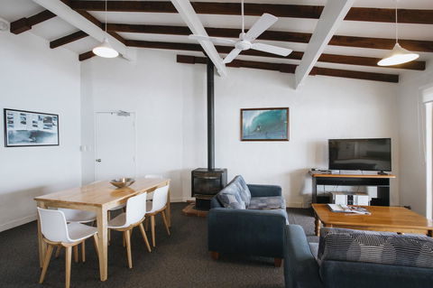 Canal Rocks Beachfront Apartments - Tourism Brisbane 2