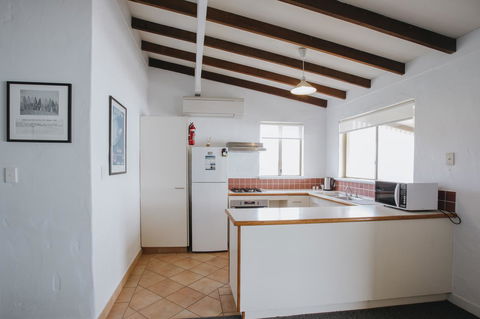 Canal Rocks Beachfront Apartments - Tourism Brisbane 21