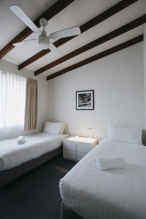 Canal Rocks Beachfront Apartments - Tourism Brisbane 12