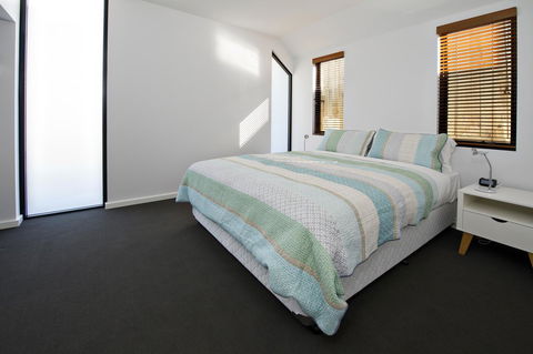 Margaret River Bungalow-1-street - Pet Friendly - Brisbane Tourism 7