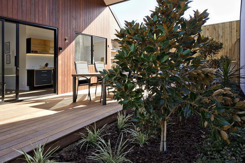 Margaret River Bungalow-1-street - Pet Friendly - Brisbane Tourism 5