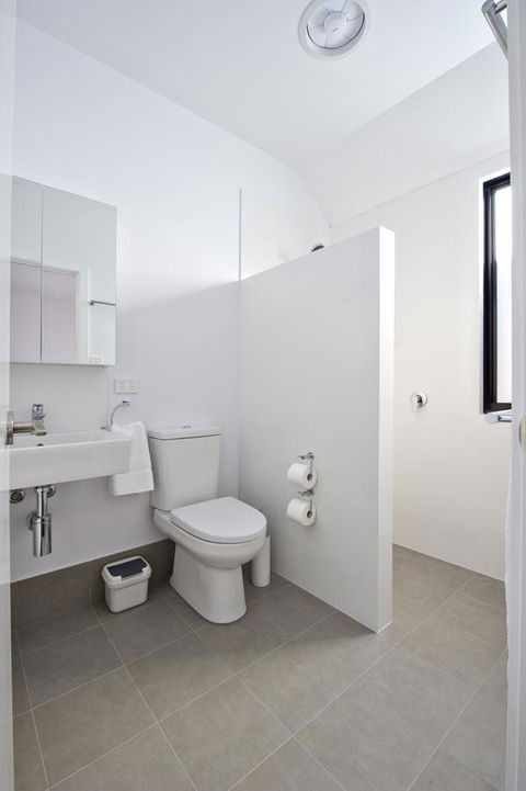 Margaret River Bungalow-1-street - Pet Friendly - Brisbane Tourism 12