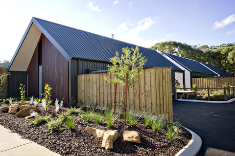 Margaret River Bungalow-1-street - Pet Friendly - Brisbane Tourism 2