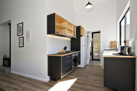 Margaret River Bungalow-1-street - Pet Friendly - Brisbane Tourism 8