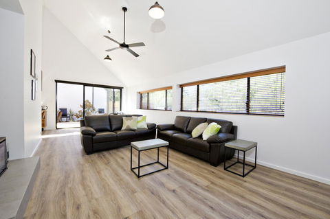 Margaret River Bungalow-1-street - Pet Friendly - Brisbane Tourism 11