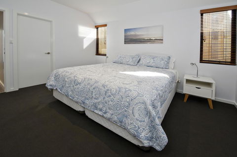 Margaret River Bungalow-1-street - Pet Friendly - Brisbane Tourism 3