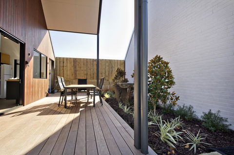 Margaret River Bungalow-1-street - Pet Friendly - Brisbane Tourism 13