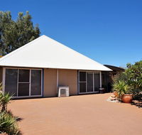 Osprey Holiday Village Unit 110 - Wake up to the birds in your 4 poster bed with a view - Tourism Brisbane
