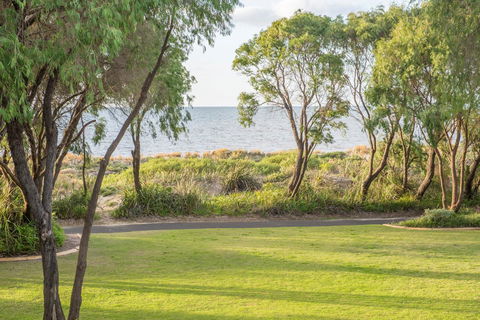 Cape View Beach Resort - Tourism Brisbane 13