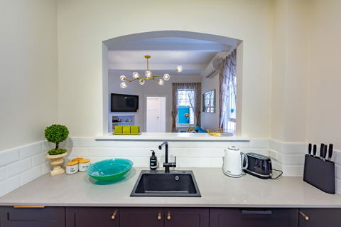 Heritage Townhouse Near Harbour Bridge - Brisbane Tourism 13