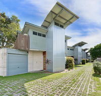 Sun Worship Eco Villas - Brisbane Tourism