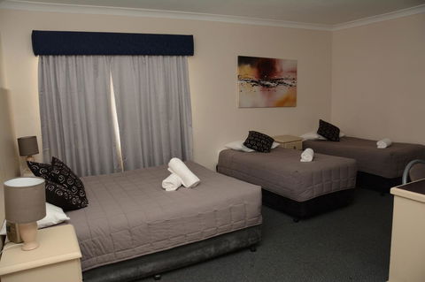 Ben Chifley Motor Inn - Tourism Brisbane 16