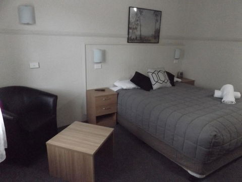 Ben Chifley Motor Inn - Tourism Brisbane 3