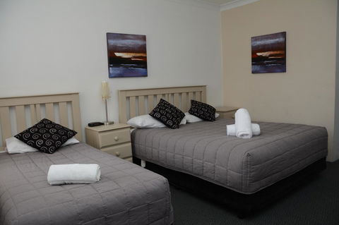 Ben Chifley Motor Inn - Tourism Brisbane 13