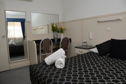 Ben Chifley Motor Inn - Tourism Brisbane 18