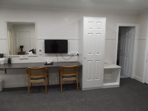 Ben Chifley Motor Inn - Tourism Brisbane 6