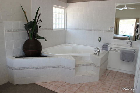 Mollymook Cove Apartments - Brisbane 4u 8