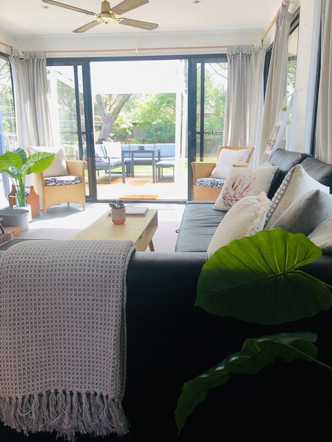 Little Blue Beach House - Brisbane Tourism 14