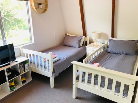 Little Blue Beach House - Brisbane Tourism 5