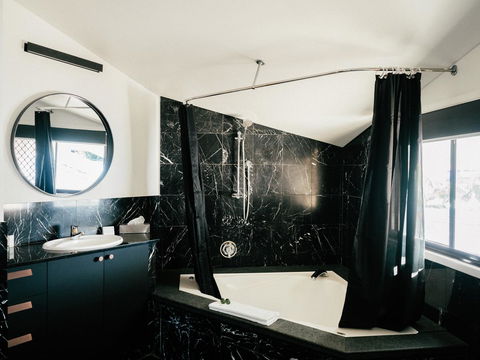 Waves Byron Bay - Tourism Brisbane 22