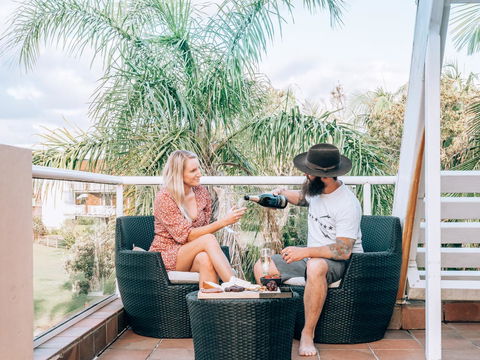 Waves Byron Bay - Tourism Brisbane 11