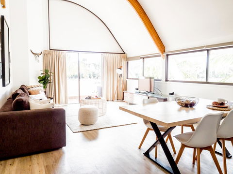 Waves Byron Bay - Tourism Brisbane 10