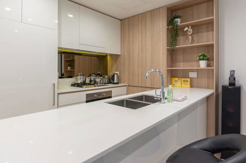 Japanese Style Waterfront Apt Wt Rooftop Pool - Brisbane Tourism 9