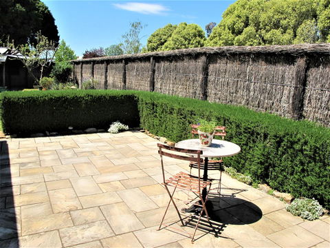 Apple Tree Cottage - Tourism Brisbane 22