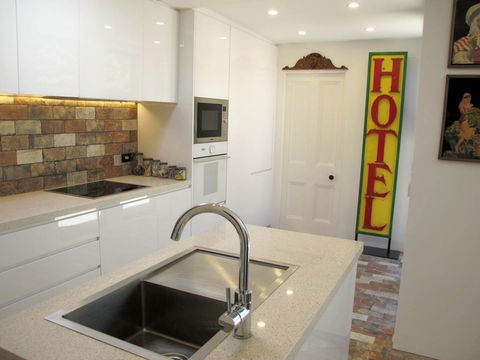 Apple Tree Cottage - Tourism Brisbane 5