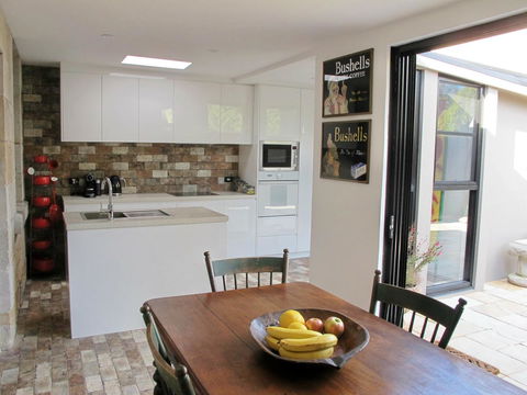 Apple Tree Cottage - Tourism Brisbane 4