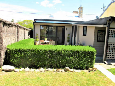 Apple Tree Cottage - Tourism Brisbane 27