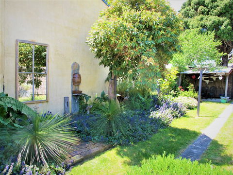 Apple Tree Cottage - Tourism Brisbane 23