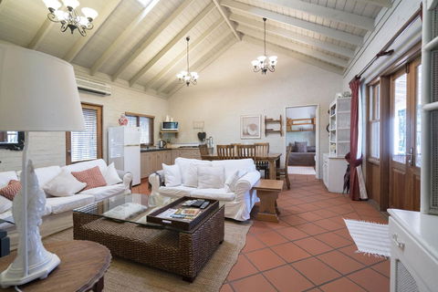 Thistle Hill Guesthouse - Walk To Many Wineries And Restaurants - Tourism Brisbane 34