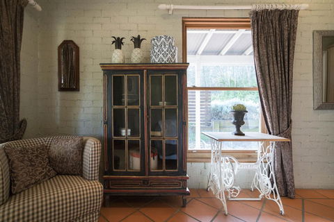 Thistle Hill Guesthouse - Walk To Many Wineries And Restaurants - Tourism Brisbane 24