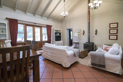 Thistle Hill Guesthouse - Walk To Many Wineries And Restaurants - Tourism Brisbane 32
