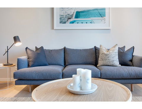 Oceanside Elegance At Superb Home Steps From Sand - Brisbane Tourism 7