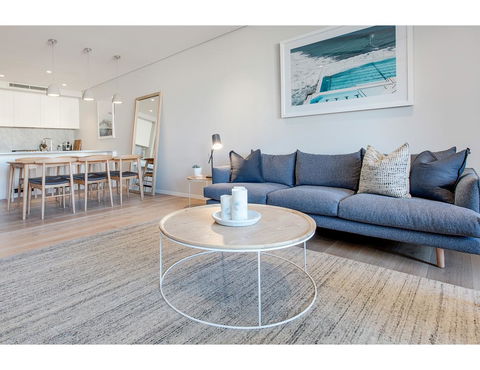 Oceanside Elegance At Superb Home Steps From Sand - Brisbane Tourism 4