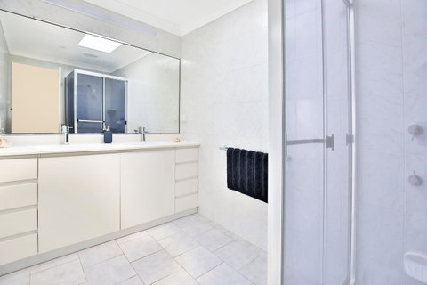 Neptune I Absolute Beachfront I Stunning Views - Brisbane Tourism 20