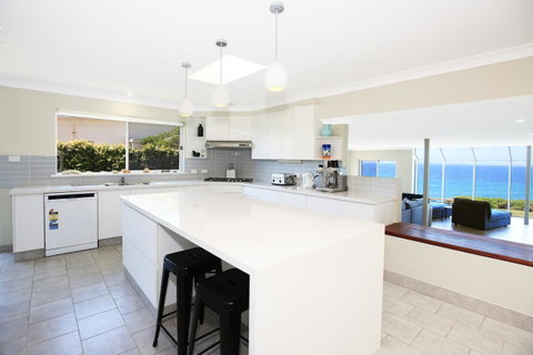 Neptune I Absolute Beachfront I Stunning Views - Brisbane Tourism 10
