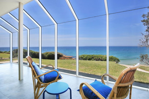 Neptune I Absolute Beachfront I Stunning Views - Brisbane Tourism 1