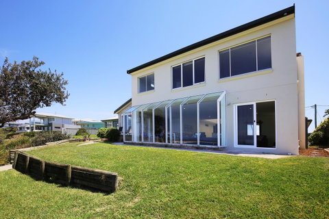 Neptune I Absolute Beachfront I Stunning Views - Brisbane Tourism 26