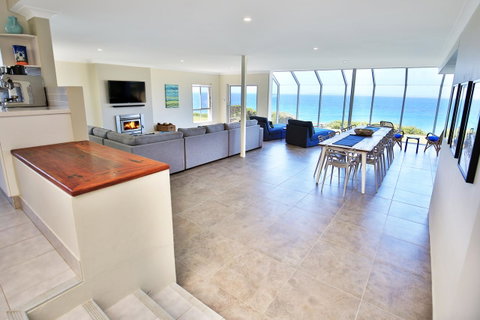 Neptune I Absolute Beachfront I Stunning Views - Brisbane Tourism 2