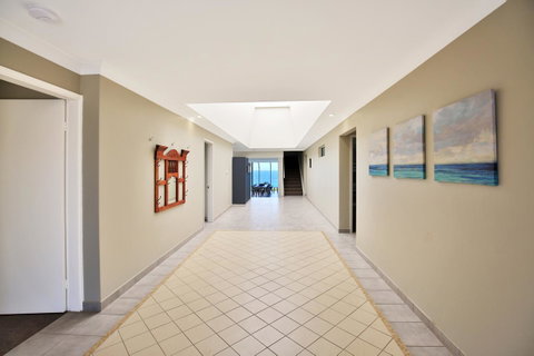 Neptune I Absolute Beachfront I Stunning Views - Brisbane Tourism 23