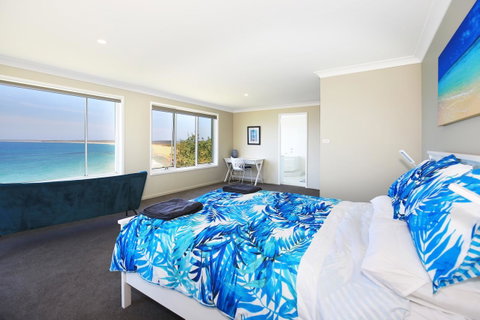 Neptune I Absolute Beachfront I Stunning Views - Brisbane Tourism 11