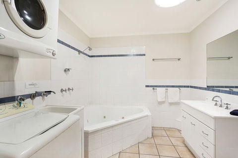 Sails Luxury Apartments Merimbula - Tourism Brisbane 26