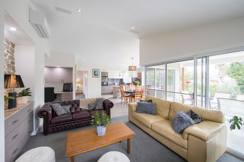 Armidale Cottage - House 2 - Tourism Brisbane 19