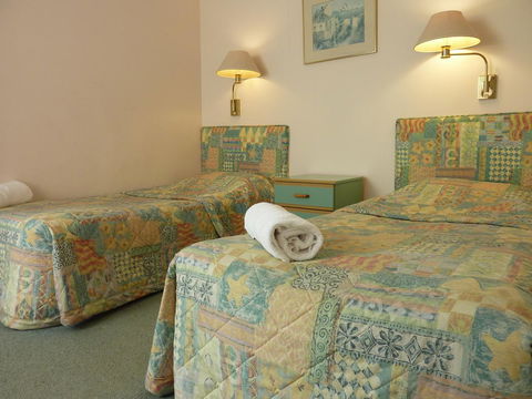 Sapphire Waters Motor Inn - Tourism Brisbane 39
