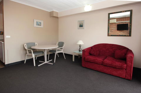 Sapphire Waters Motor Inn - Tourism Brisbane 13